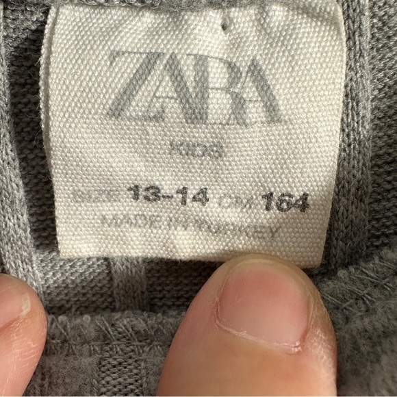 Zara Kids sz 13-14 gray crewneck sweater w/pearl detail, soft, textured - Picture 2 of 9